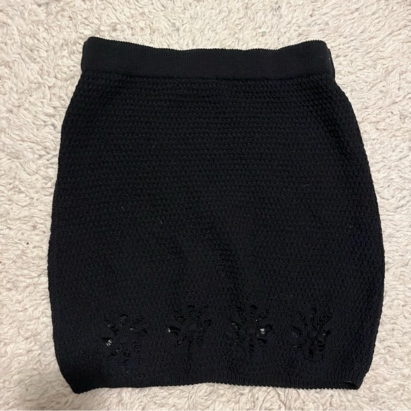 3/$15 Zara black floral hem knit skirt - Picture 3 of 4
